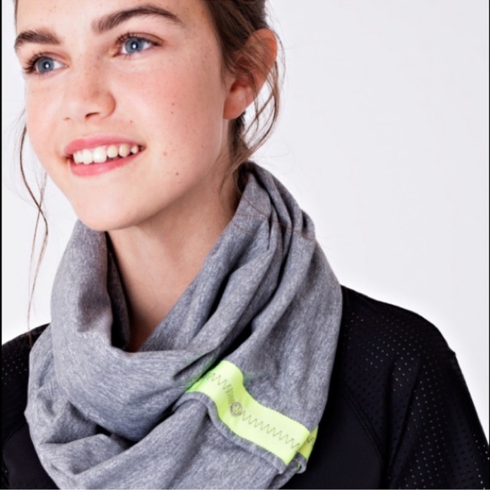 Ivivva Gray Scarf‎ Girls - Picture 3 of 10